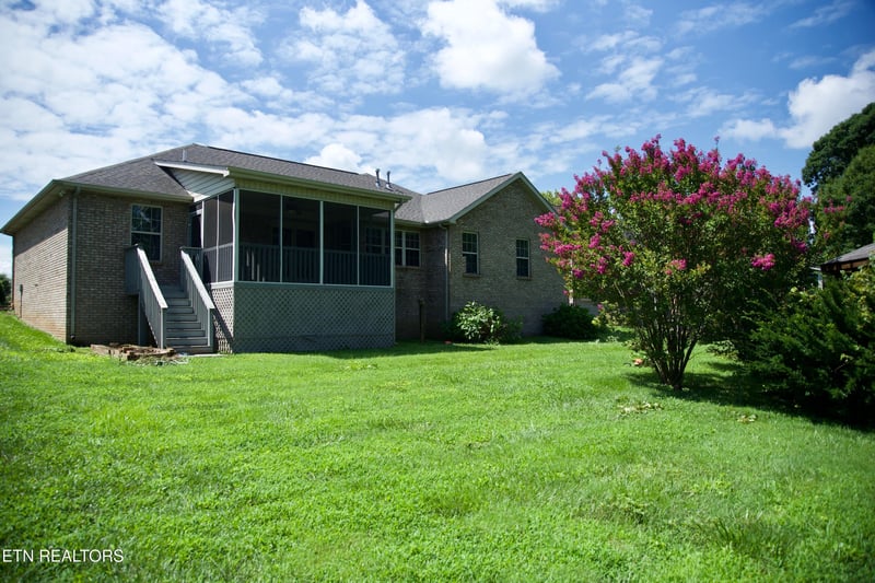 5621 Reinhardt Ln, Knoxville, TN 37924