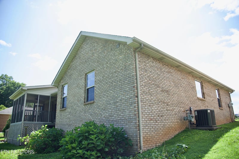 5621 Reinhardt Ln, Knoxville, TN 37924