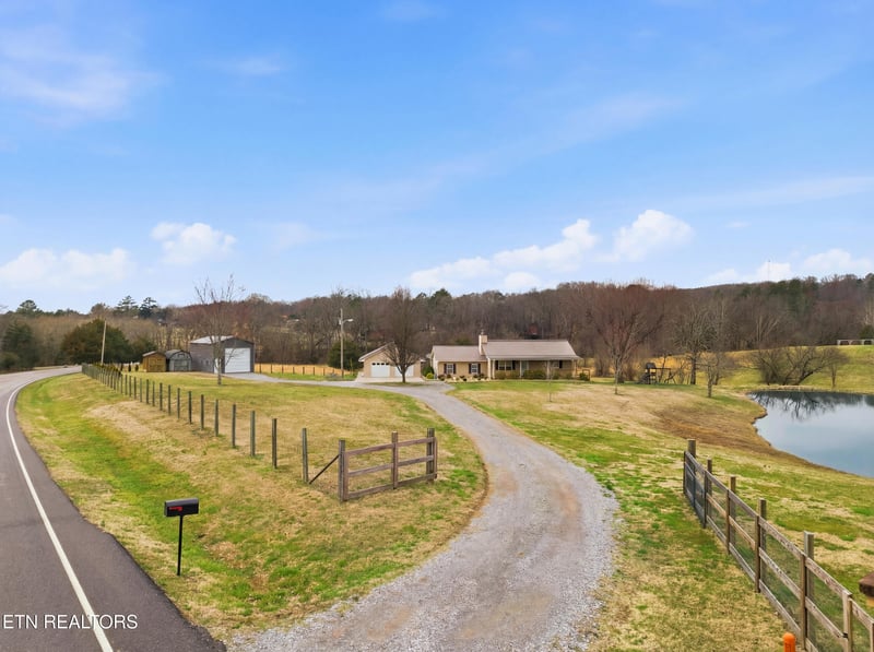 5626 Hines Valley Rd, Lenoir City, TN 37771