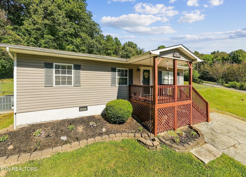 5628 W Luttrell Rd, Knoxville, TN 37918