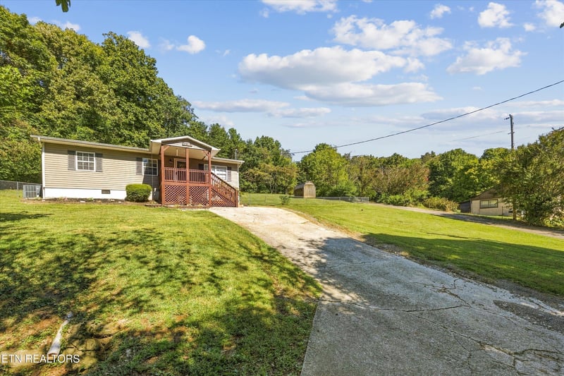 5628 W Luttrell Rd, Knoxville, TN 37918