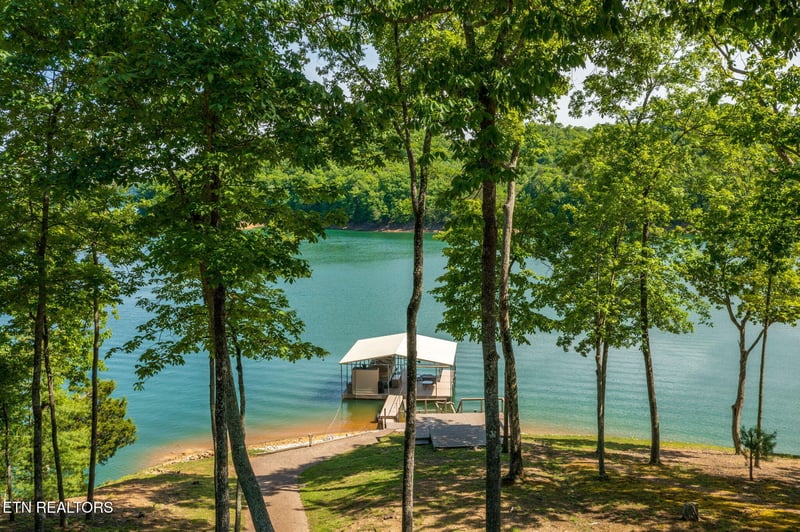 563 Norris Shores Dr, Sharps Chapel, TN 37866