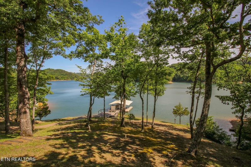 563 Norris Shores Dr, Sharps Chapel, TN 37866
