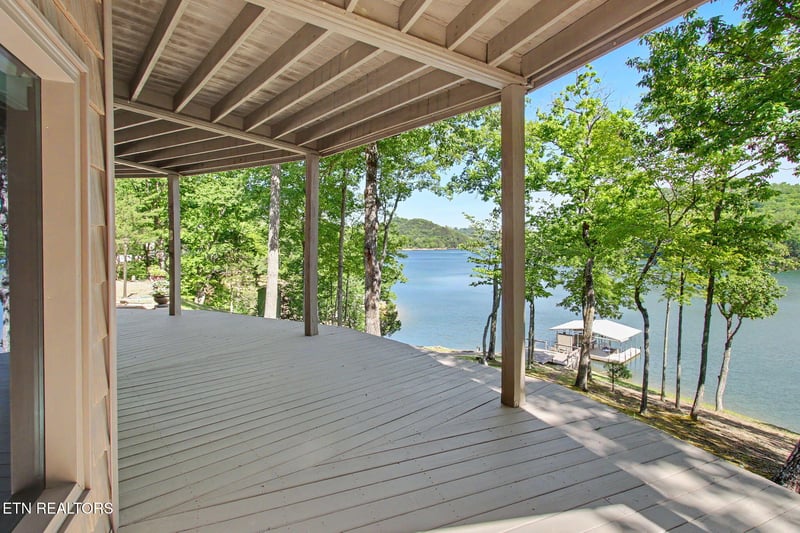 563 Norris Shores Dr, Sharps Chapel, TN 37866