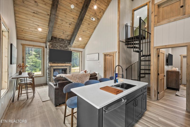 563 Warbonnet Way, Pigeon Forge, TN 37863