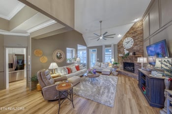 563 Yellowstone Ln, Lenoir City, TN 37771