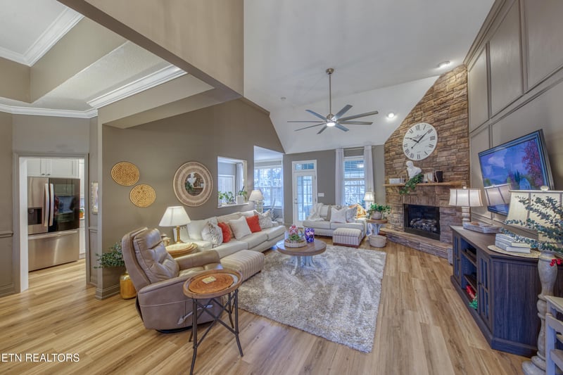 563 Yellowstone Ln, Lenoir City, TN 37771