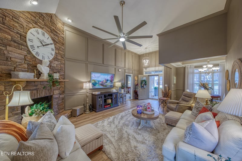 563 Yellowstone Ln, Lenoir City, TN 37771