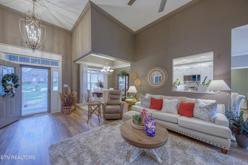 563 Yellowstone Ln, Lenoir City, TN 37771
