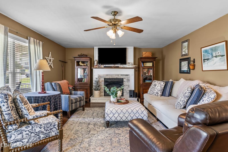 5635 Brandon Park Dr, Maryville, TN 37804