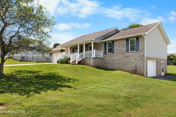 5635 Brandon Park Dr, Maryville, TN 37804