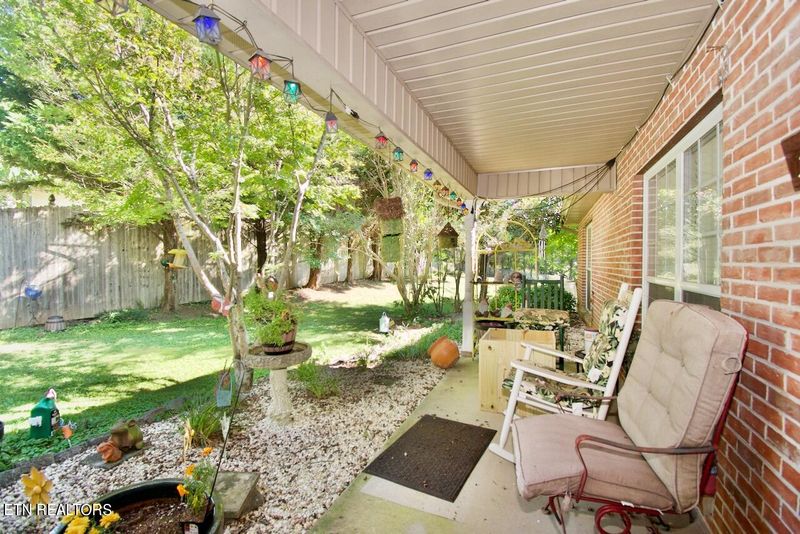 5636 Hutton Ridge Rd, Maryville, TN 37801