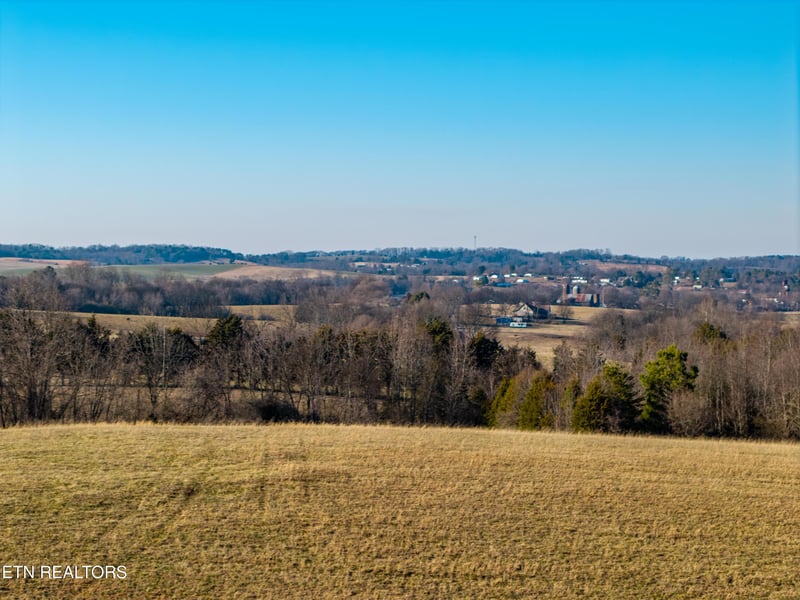 564 Derby Chase Dr, Philadelphia, TN 37846