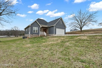 564 Emory River Rd, Harriman, TN 37748