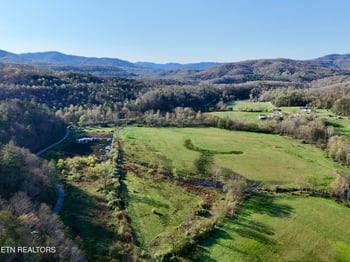 5640 Brimstone Rd, Robbins, TN 37852