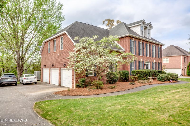 5648 Bridgehampton Dr, Powell, TN 37849