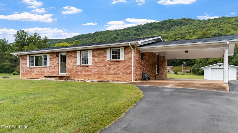 5649 Harriman Hwy, Oliver Springs, TN 37840