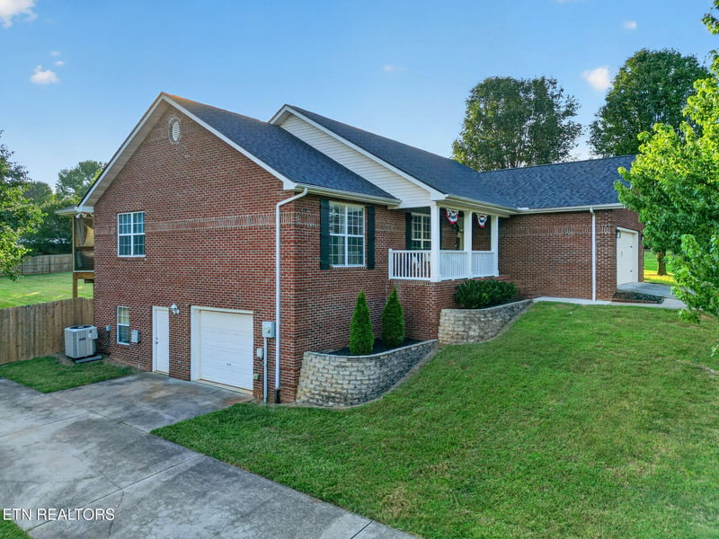 5652 J Riley West Dr, Greenback, TN 37742