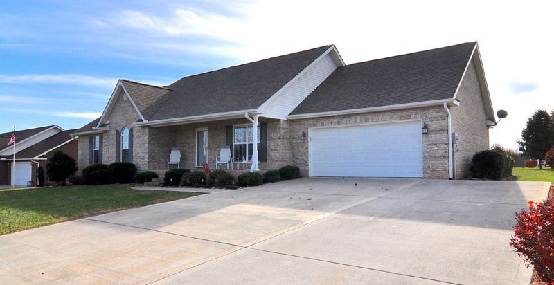 566 Carpenters View Dr, Maryville, TN 37801