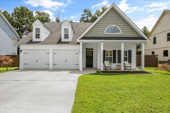 566 Hillside Ln, Lenoir City, TN 37771