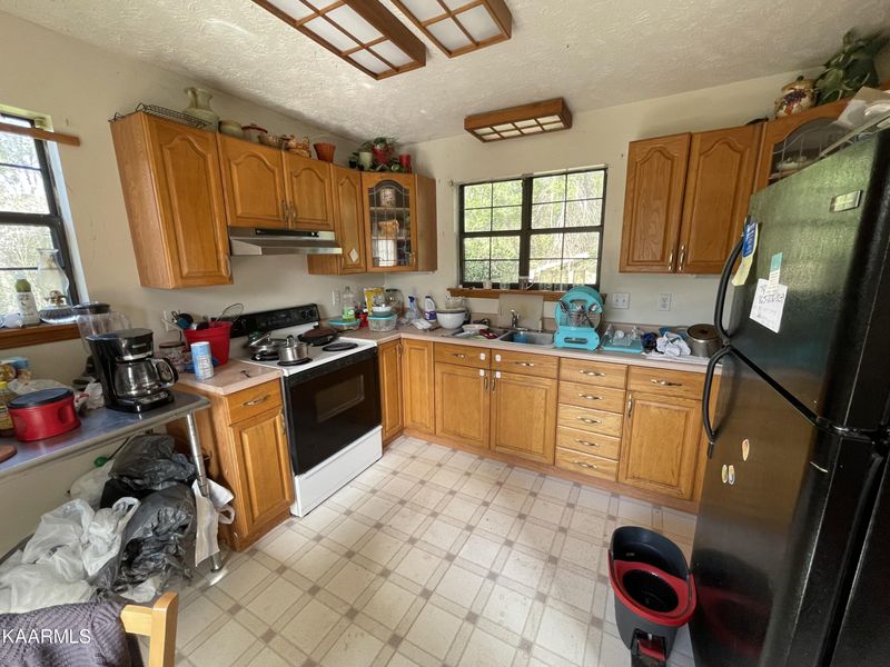 5661 Henry Town Rd, Sevierville, TN 37876