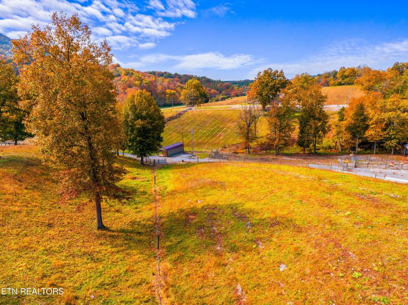 5671 Mountain Valley Rd, Thorn Hill, TN 37881