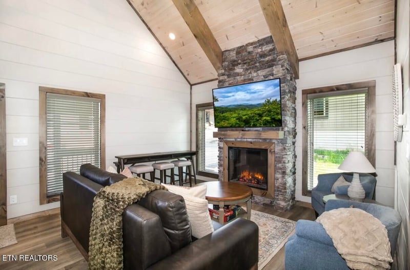 568 Warbonnet Way, Pigeon Forge, TN 37863