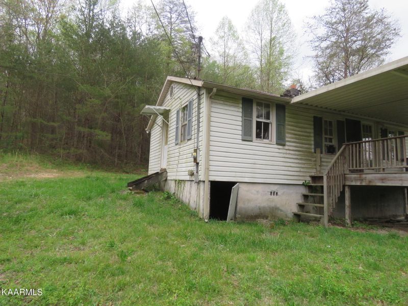 569 Carroll Hollow Rd, Clinton, TN 37716