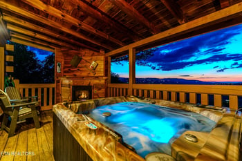569 Forest Springs Dr, Gatlinburg, TN 37738