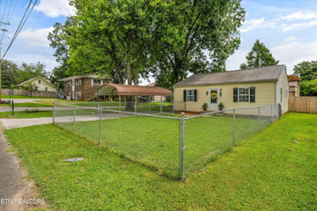 569 Monroe St, Madisonville, TN 37354