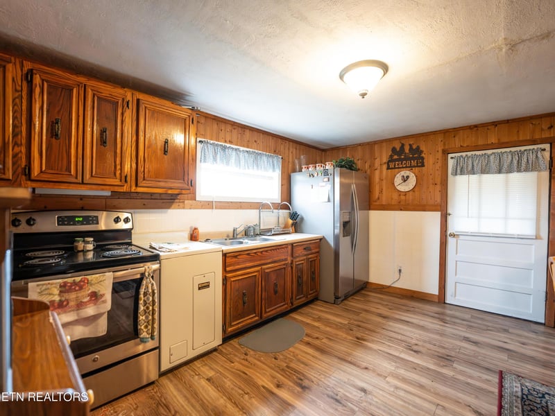 5699 Nashville Hwy, Deer Lodge, TN 37726
