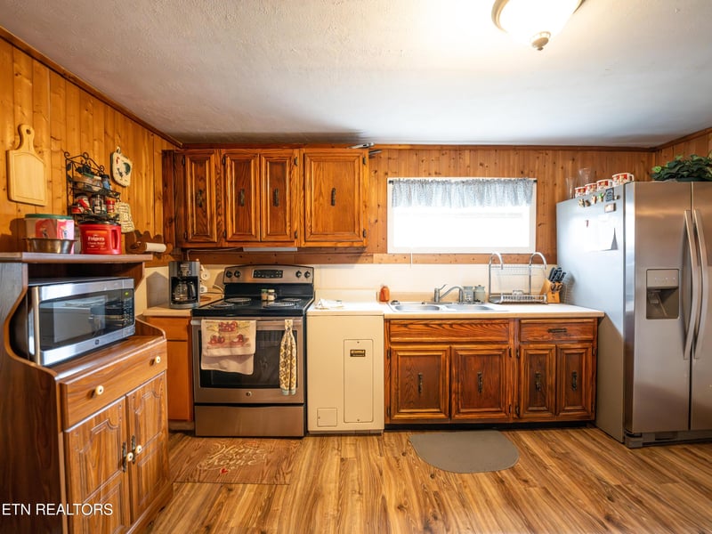 5699 Nashville Hwy, Deer Lodge, TN 37726
