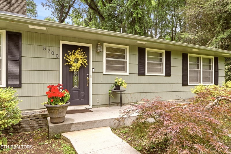 5700 Green Valley Dr, Knoxville, TN 37914