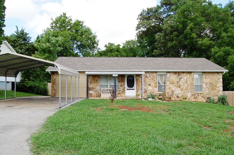 5700 Mondale Rd, Knoxville, TN 37912