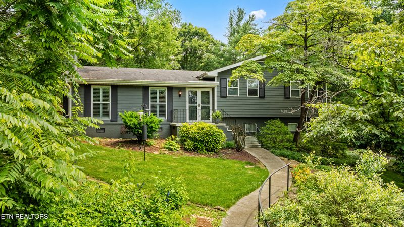 5700 Pinellas Dr, Knoxville, TN 37919