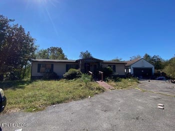 5701 Roberts Rd, Corryton, TN 37721