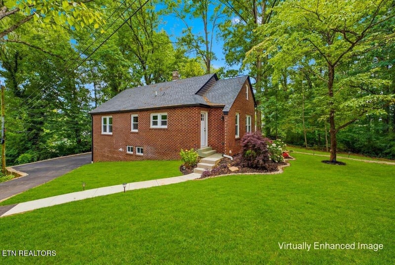 5702 Woodburn Dr, Knoxville, TN 37919