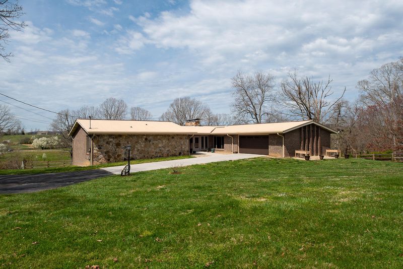 5703 Sevierville Rd, Seymour, TN 37865