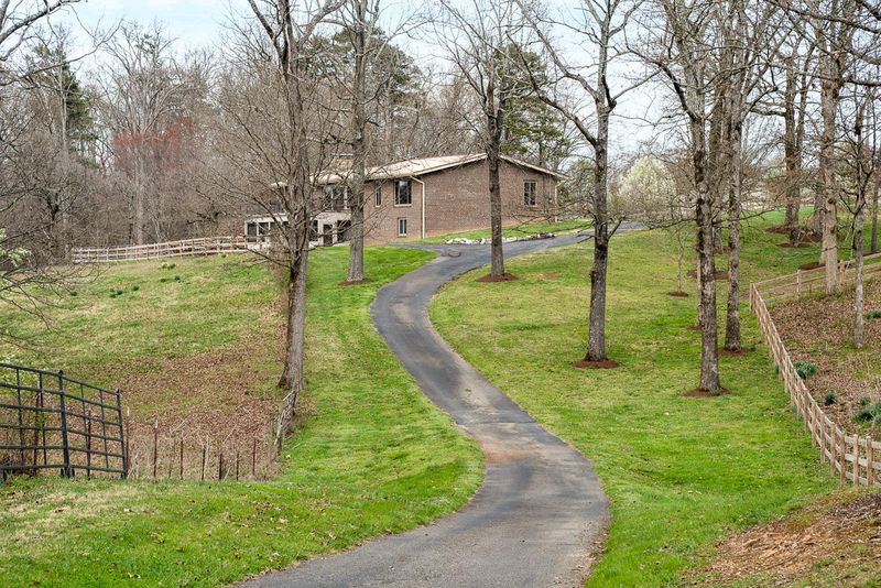 5703 Sevierville Rd, Seymour, TN 37865
