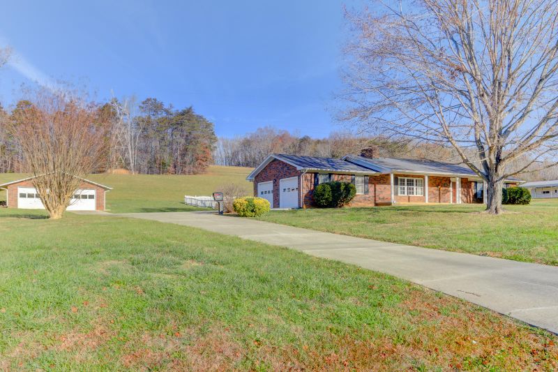 5704 Hickory Valley Rd, Heiskell, TN 37754