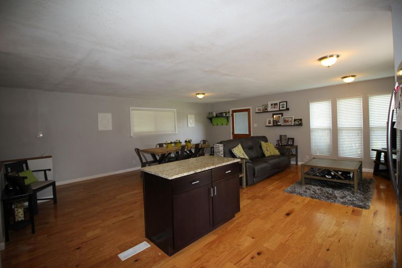 5704 Outer Dr, Knoxville, TN 37921