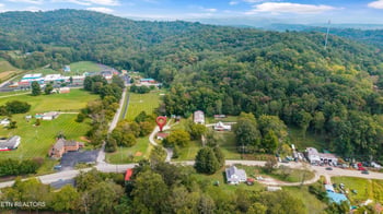 5704 Scott Hwy, Robbins, TN 37852