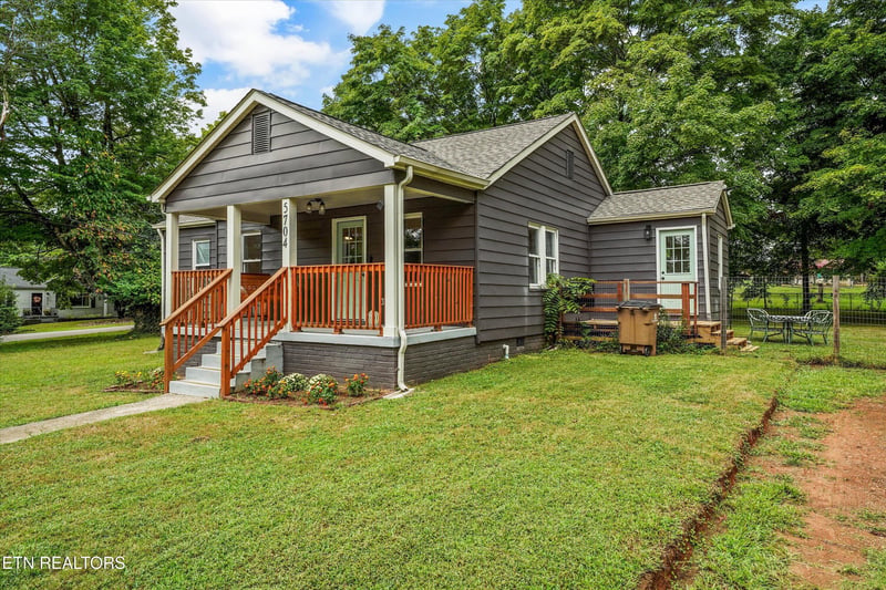 5704 Woodale Dr, Knoxville, TN 37912