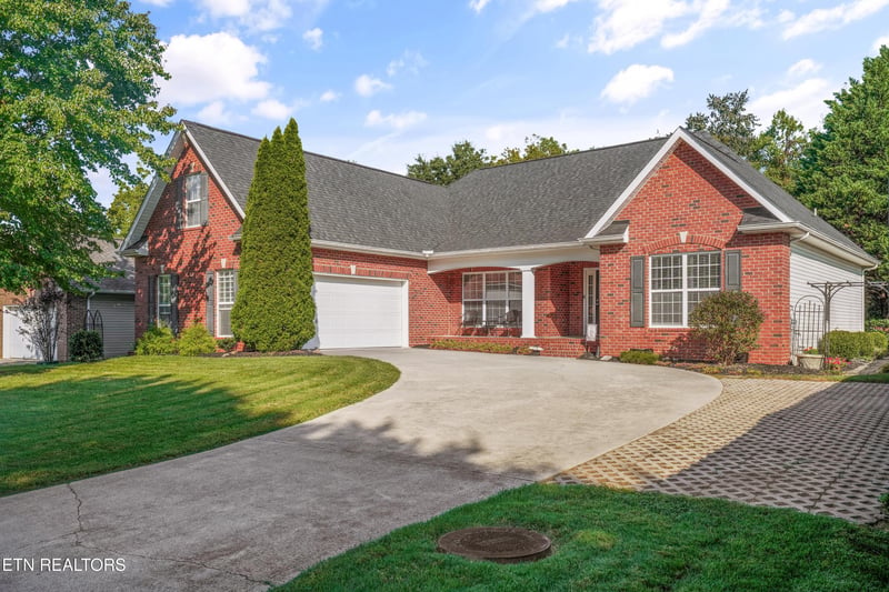 5705 Rhyne Cove Ln, Knoxville, TN 37931