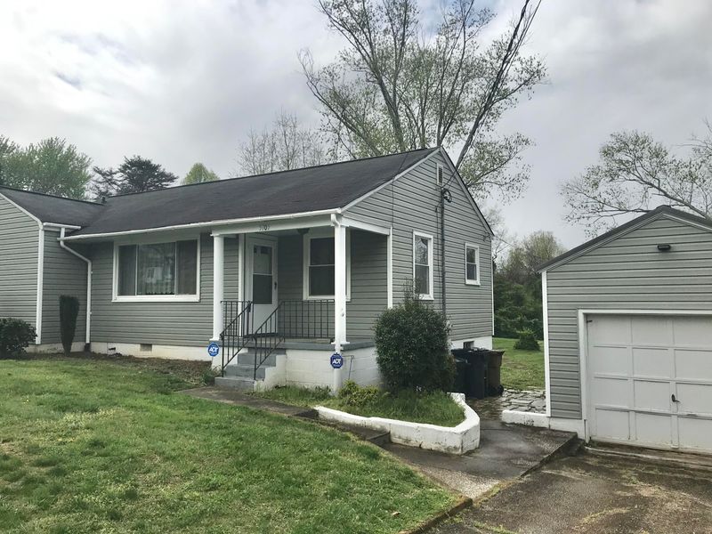 5705 Ridgefield Rd, Knoxville, TN 37912