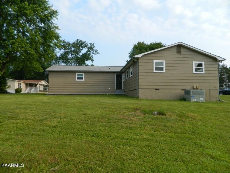 5705 Roberts Rd, Corryton, TN 37721