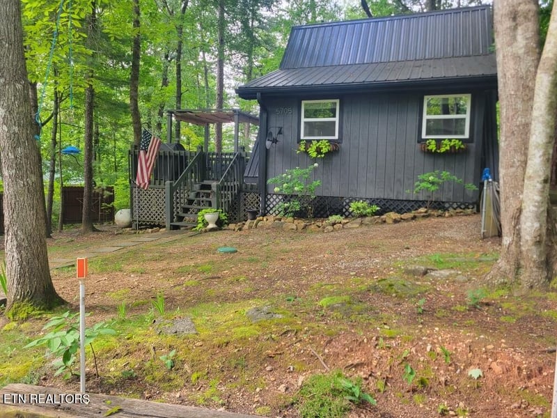 5705 S Hilltop Dr, Tallassee, TN 37878