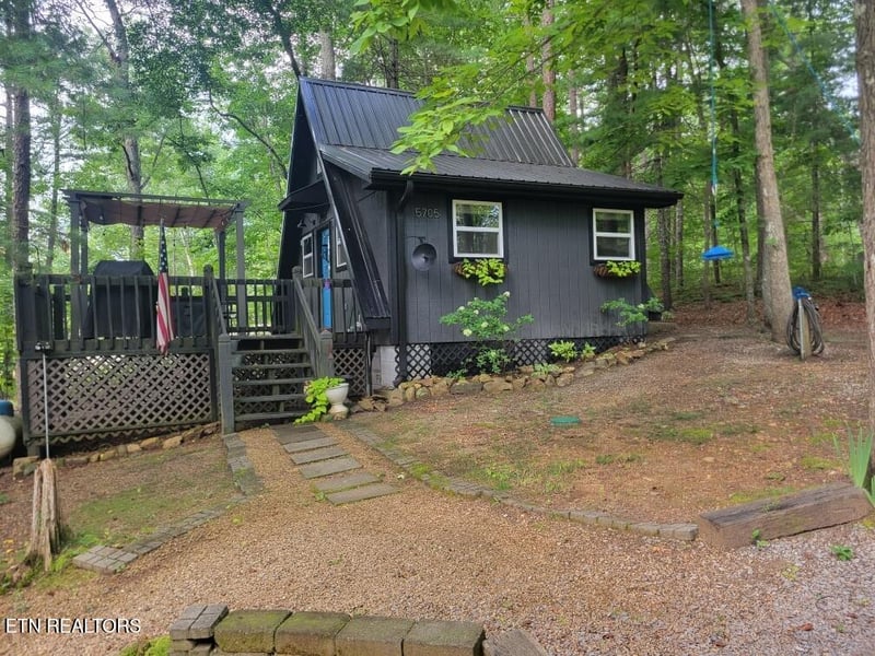 5705 S Hilltop Dr, Tallassee, TN 37878