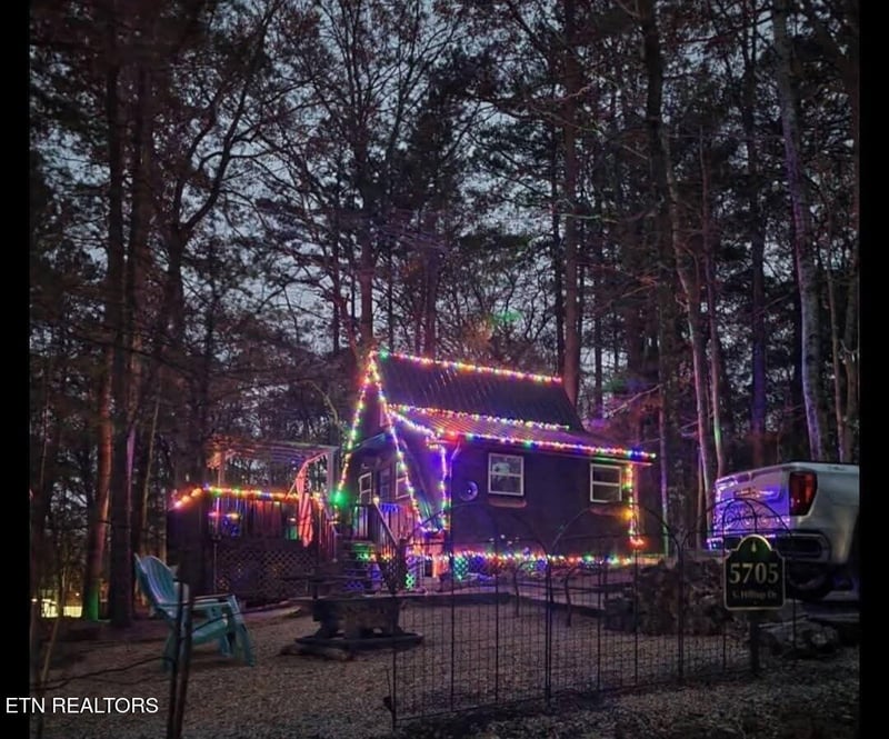 5705 S Hilltop Dr, Tallassee, TN 37878