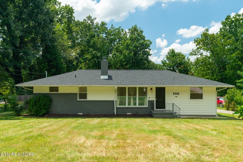 5705 Wassman Rd, Knoxville, TN 37912